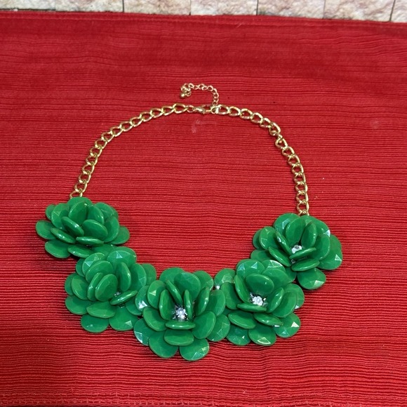 VTG Gold Tone Statement Green Bib Flower Necklace W/Rhinestone Center & Extender - Picture 4 of 7
